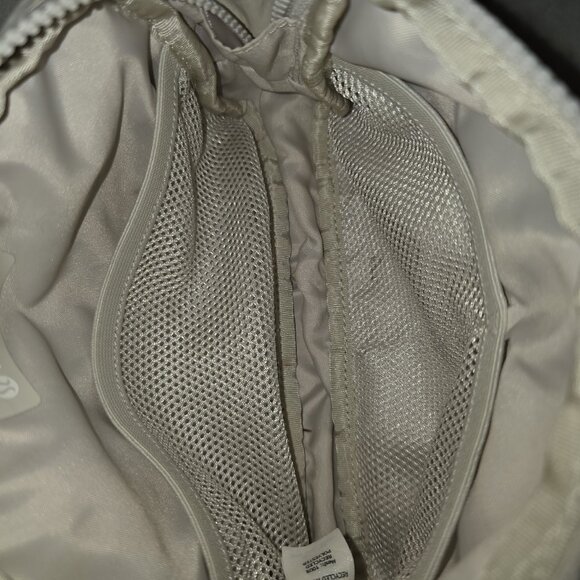 Lululemon‎ Everywhere Belt Bag  White Opal - Picture 2 of 5